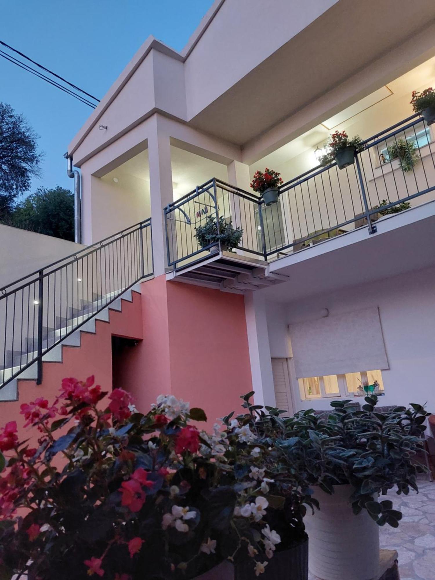 Gold Apartment